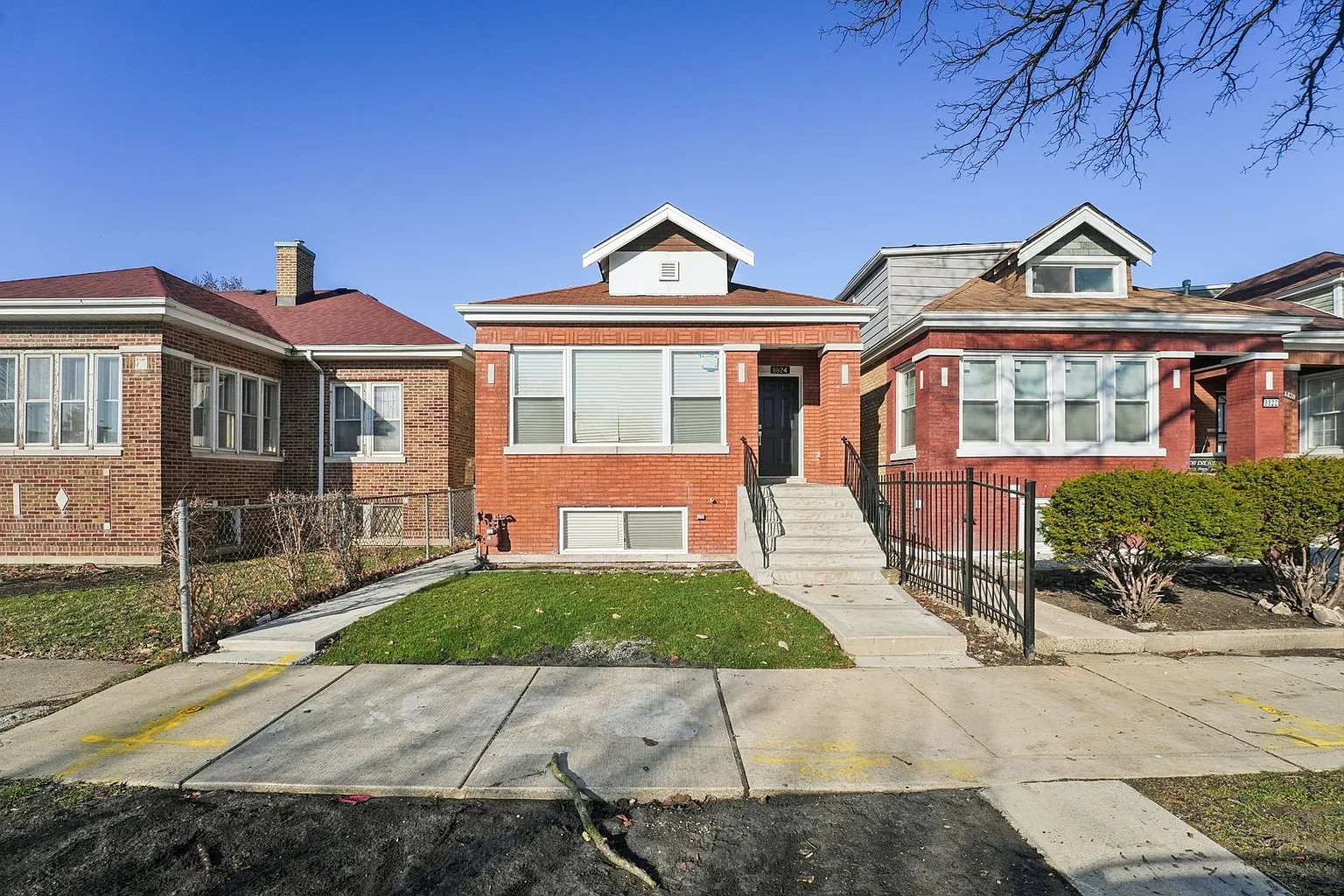 8824 S Wood St photo 1