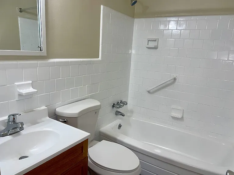 Greenlyn Apartments — Photo 7