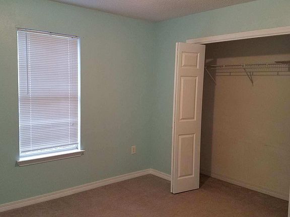 3rd image of 414 Bridgewater Ct