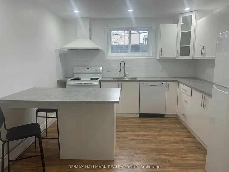 1540 Maxime St #B — Photo 7