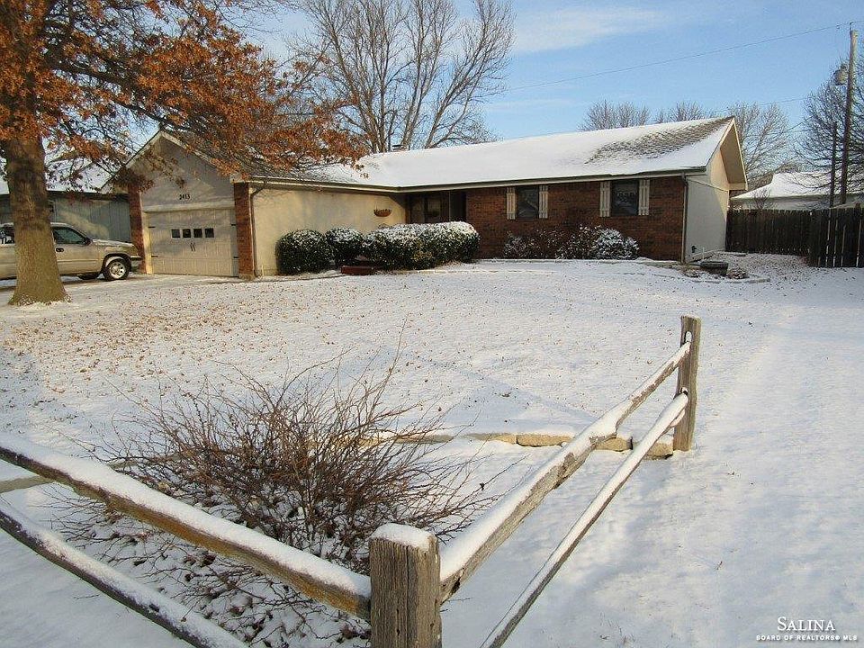 1st image of 2413 Village Ln