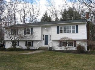 27 Tamidan Rd, Poughkeepsie, NY 12601