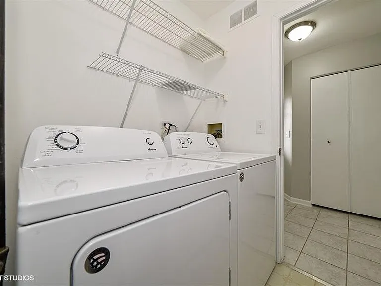 1326 Brunswick Ct — Photo 2