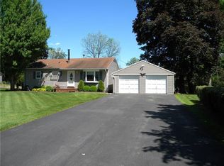 94 Palamino Dr, Rochester, NY 14623