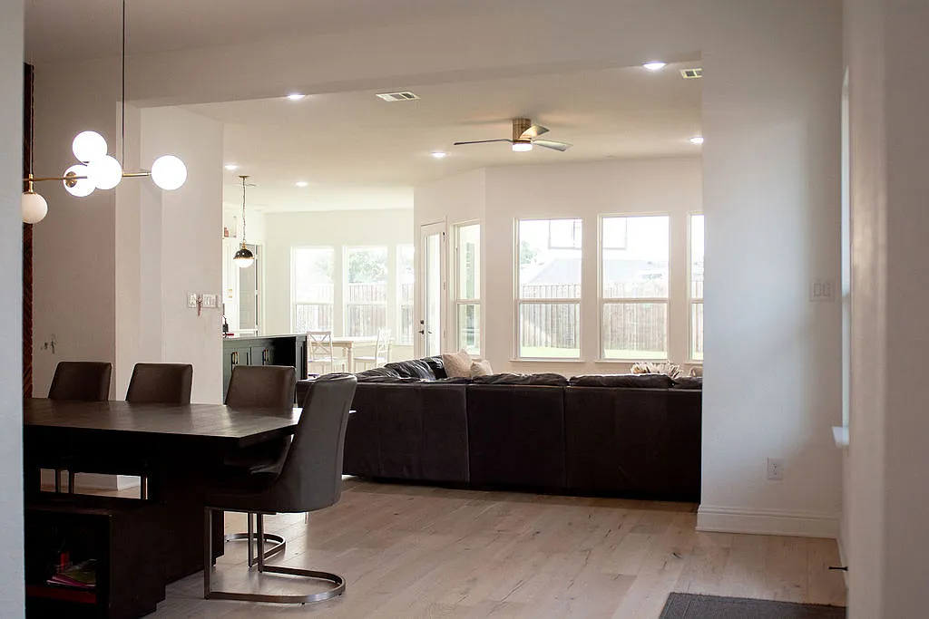 4 bed, 3159 sqft, $5,500 — Photo 2
