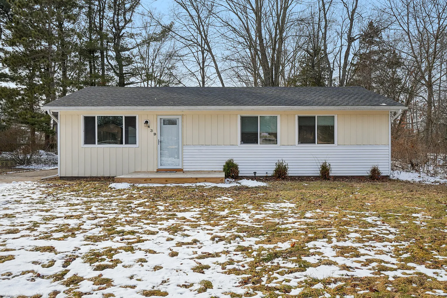 439 Rose St photo 1