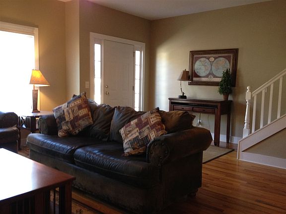 3rd image of 1021 Surrey Ln