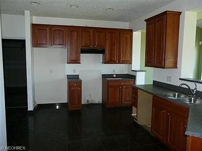 5th image of 99 Stonewater Ct