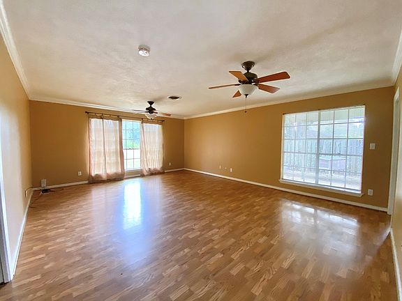 4th image of 2400 Hillcrest Dr
