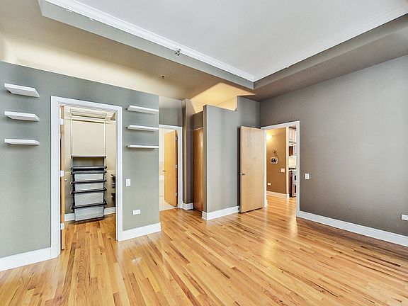5th image of 212 W Washington St APT 1005