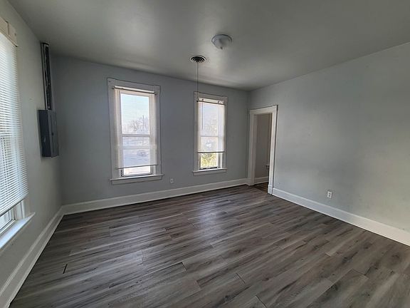 2nd image of 1460 W 4th St #B