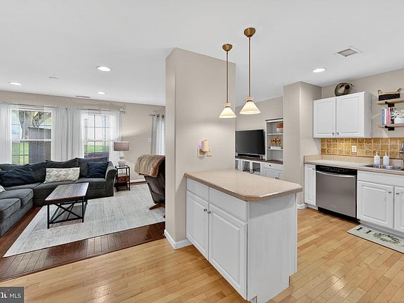 2nd image of 125 Red Oak Ct #21