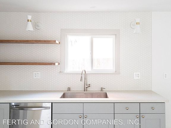 2nd image of 537 N Mar Vista Ave