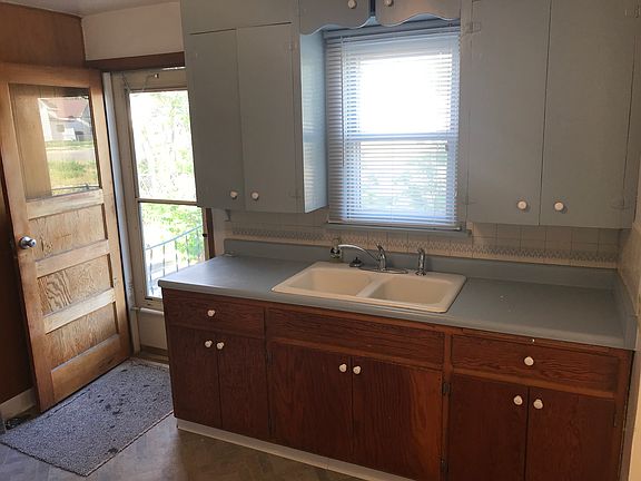 4th image of 619 E 3rd St