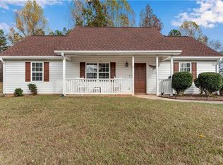 135 Farm Brook Ln, Dallas, GA 30157