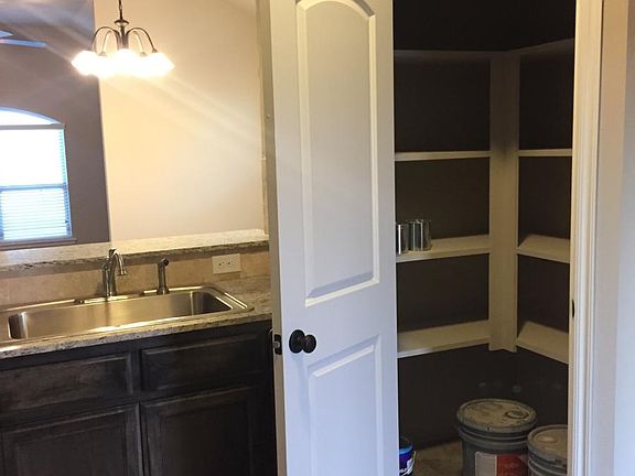 4th image of 1100 Chestnut Creek Dr