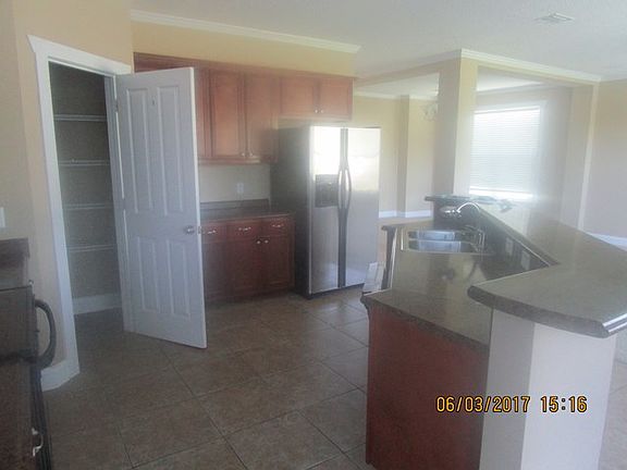 4th image of 27 Autumns Wood Dr