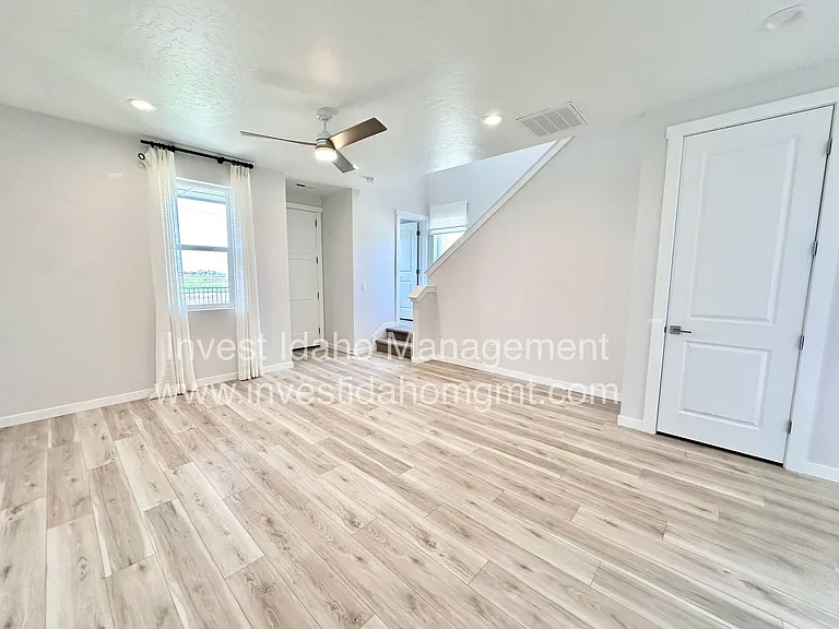 385 N Stone Canyon Ln — Photo 11