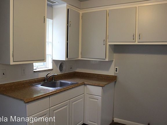 5th image of 22413 Lyndon St