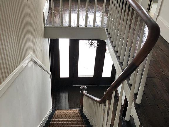 5th image of 331 Clark St