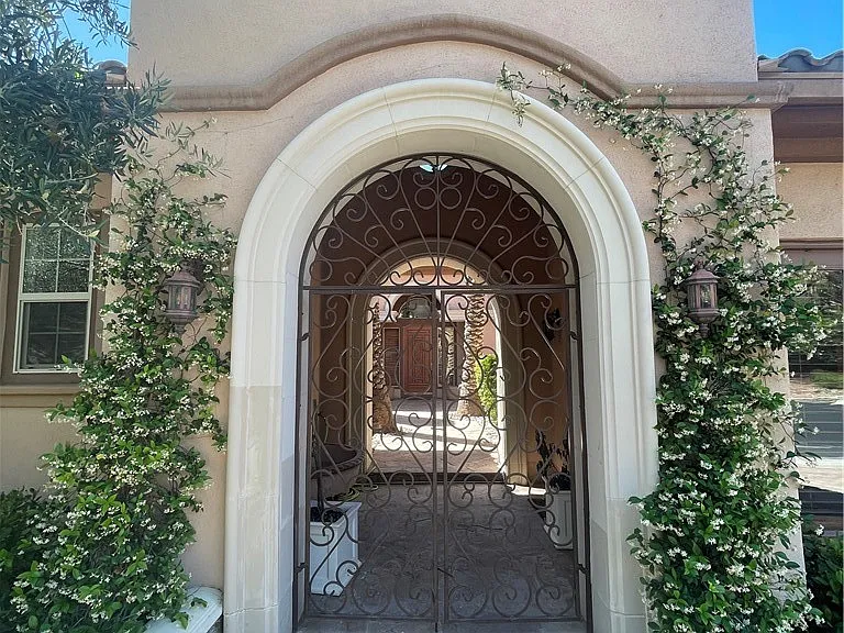 53 Avenida Sorrento — Photo 2