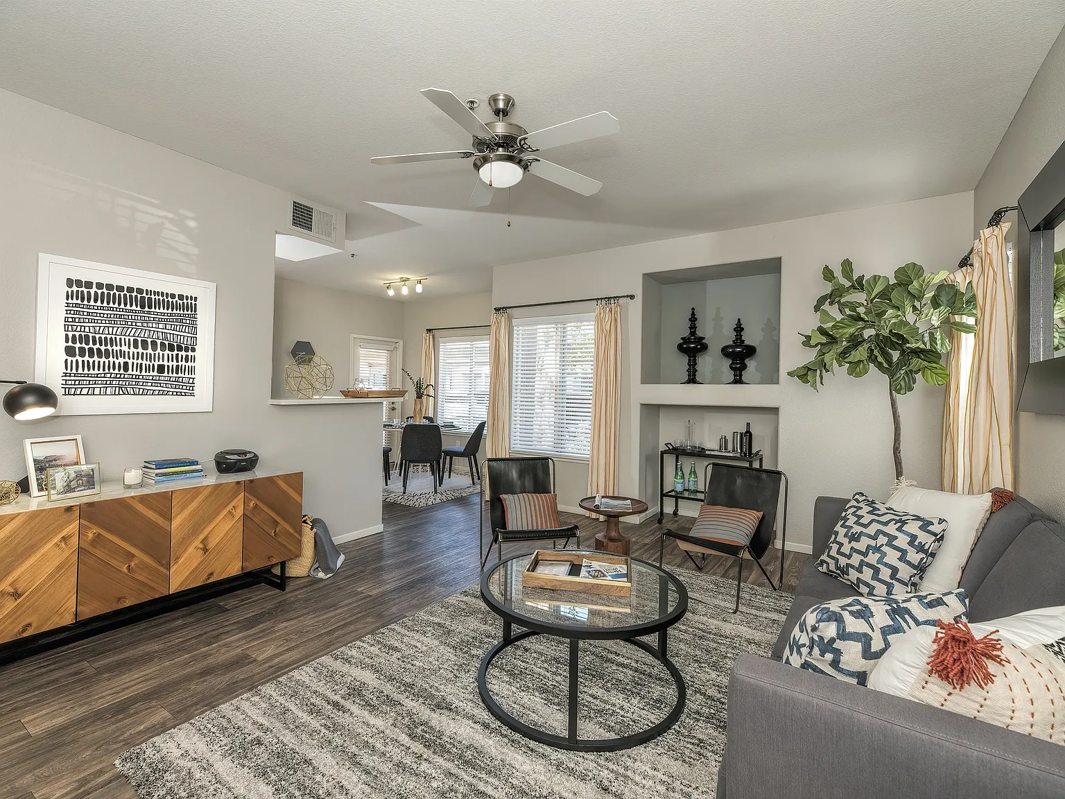 Somerfield at Lakeside Apartments — Photo 1