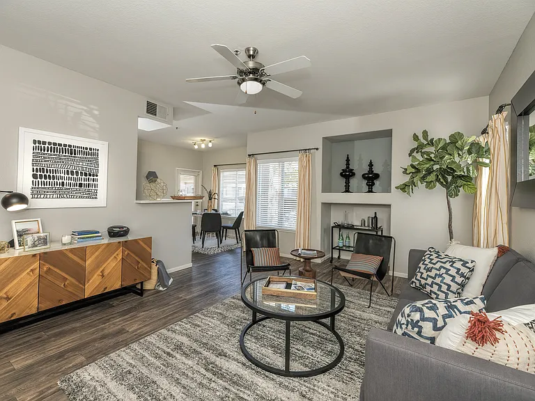 Somerfield at Lakeside Apartments — Photo 1