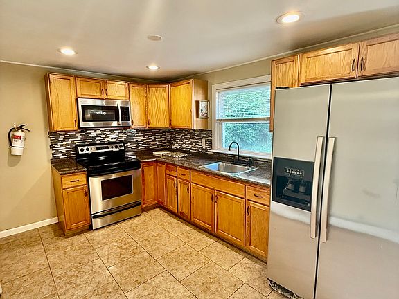 4th image of 44 Haddam St