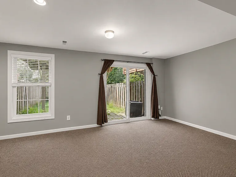 703 Herndon Woods Ct — Photo 25