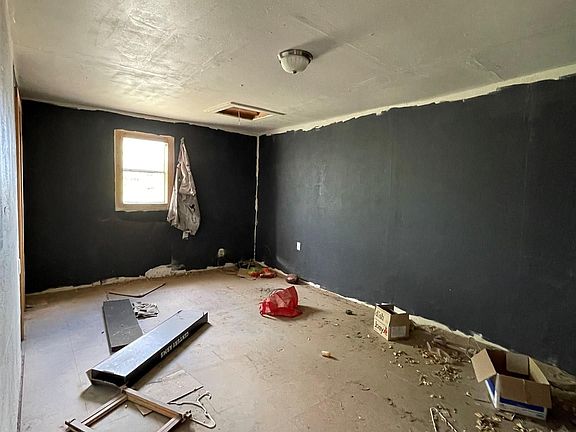 3rd image of 2605 Mountain View Dr