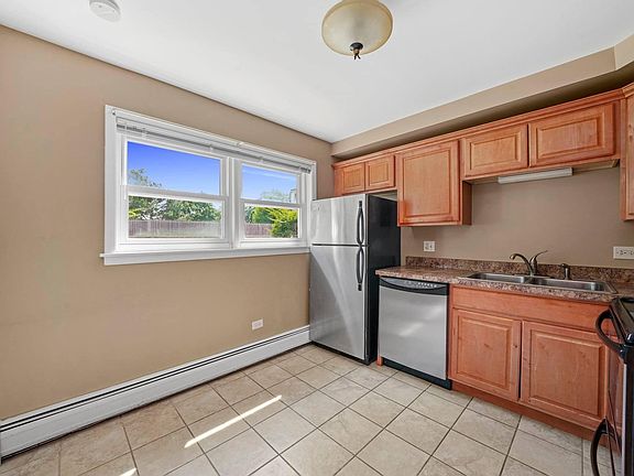 3rd image of 5815 Rose Ave APT 3