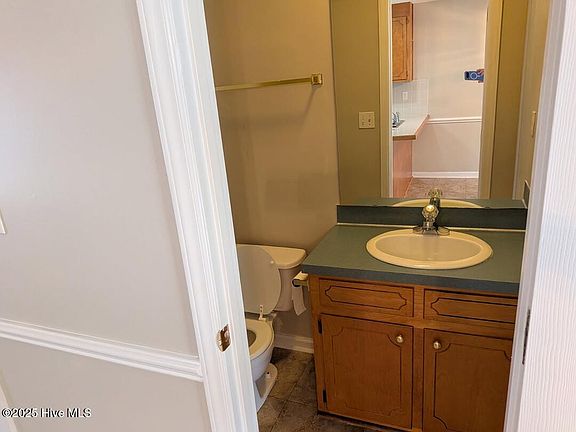 4th image of 3812 Sterling Pointe Dr Unit F5