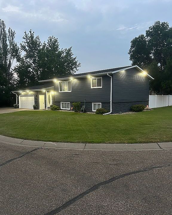 1st image of 1220 Bluegrass Ln