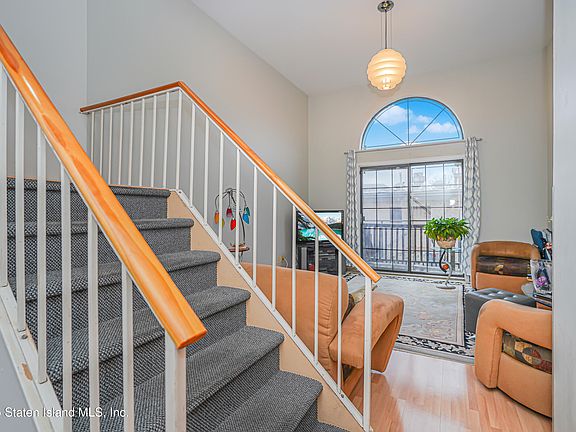 2nd image of 9 Maryland Ln