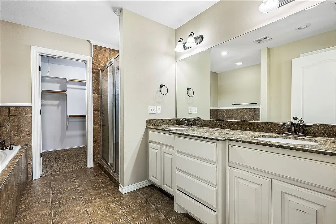 3 bed, 1987 sqft, $3,500 — Photo 4