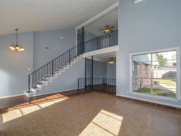22722 Fincastle Dr — Photo 5
