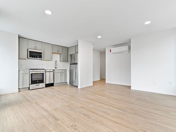 2nd image of 627 Hamilton St #3