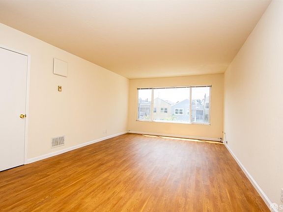 2nd image of 235 19th Ave APT 3