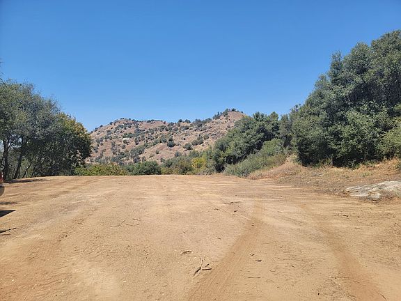 2nd image of 533 Mound Ln
