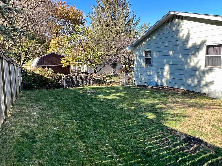 916 W Howard St — Photo 18