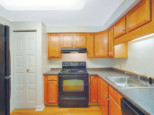 1 Newcastle Dr APT 5