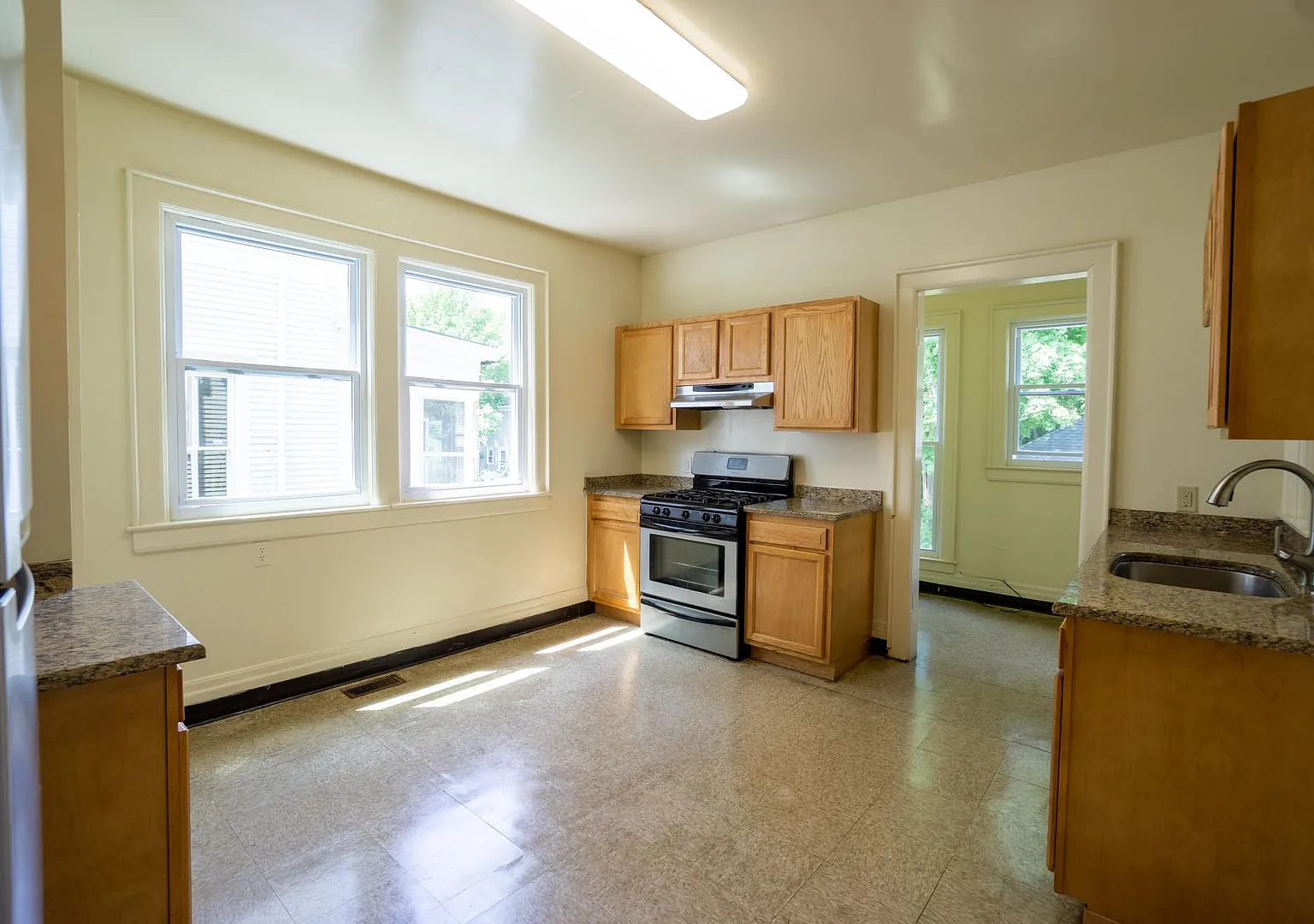 817 Euclid Ave - Available 8/1/27 - Spacious Single Family Home — Photo 2