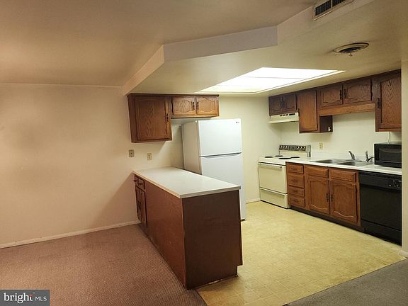 4th image of 1422 Bradley Dr