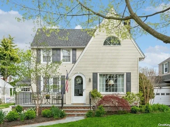 178 Elton Rd., Stewart Manor, NY 11530