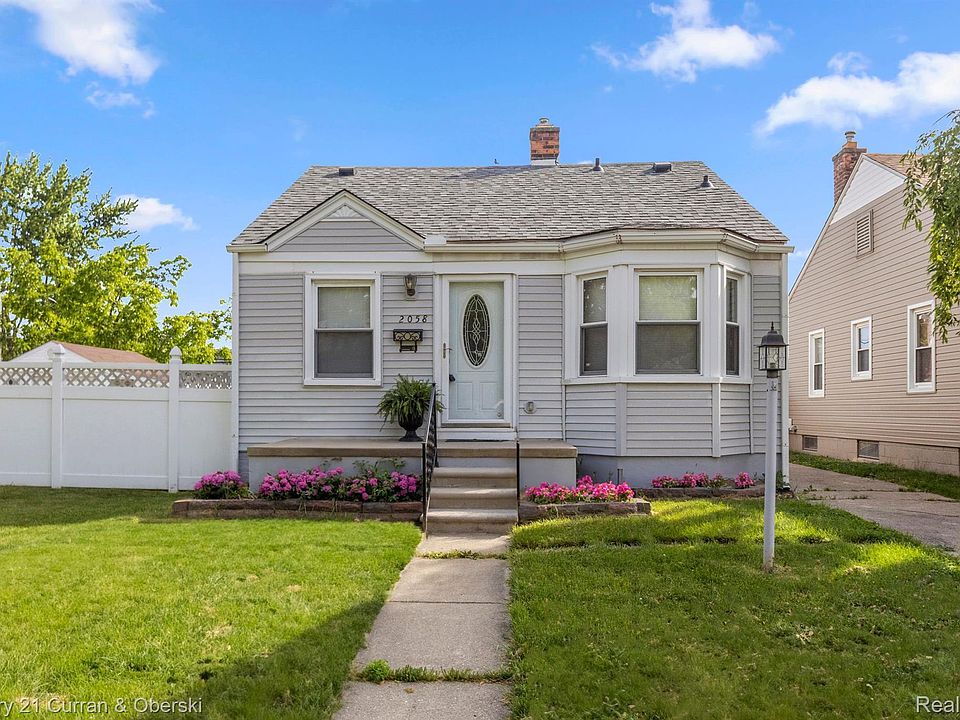 1st image of 2058 Hanford Ave