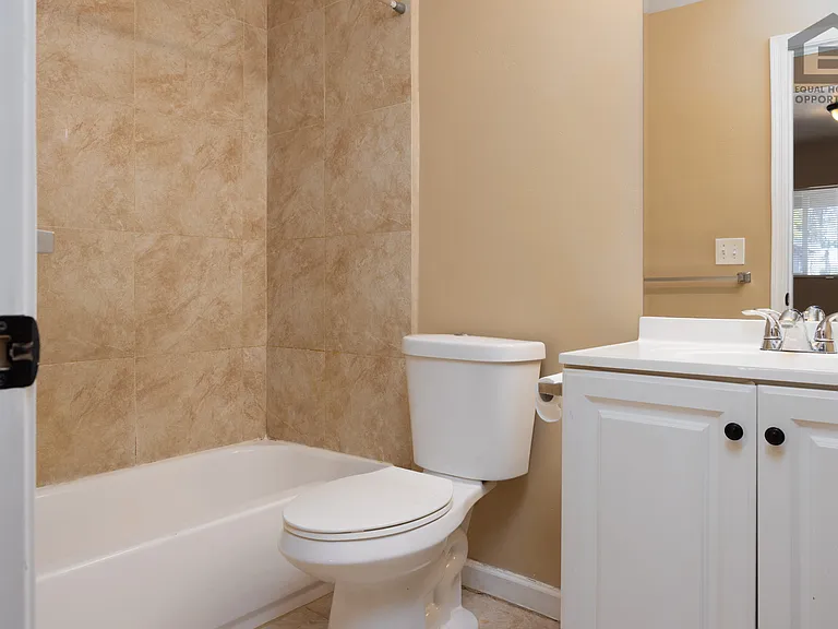 2501 W Belmont Ave — Photo 12