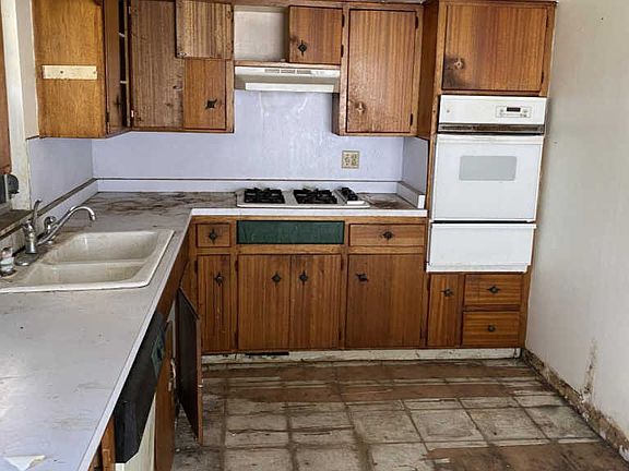 4th image of 667 Reinhard Ave