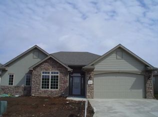 2713 SW Blue Stem Dr, Topeka, KS 66614