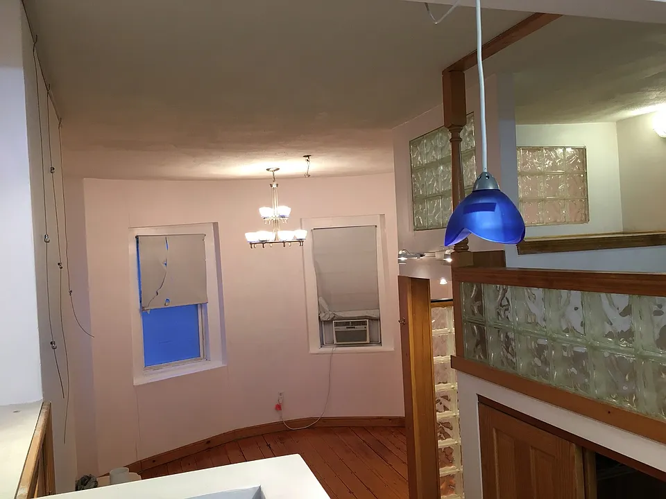 702 Massachusetts Ave #1