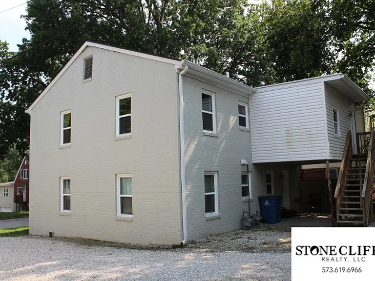 708 Houchin St — Photo 2